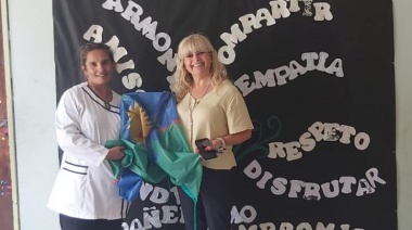 Bomberos Voluntarios entregó banderas para la Escuela N°58