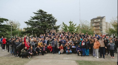 Bajo la lluvia de este sábado, Maximiliano Wesner recibió un multitudinario acompañamiento