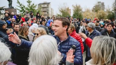 Bajo la lluvia de este sábado, Maximiliano Wesner recibió un multitudinario acompañamiento