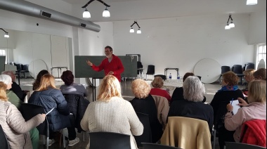 Charlas sobre alimentación saludable y actividad física para adultos mayores