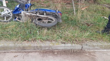 Trasladaron al Hospital Municipal a un motociclista que chocó contra un alambrado