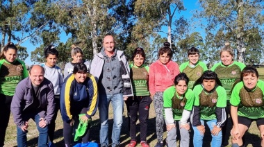 Eduardo Rodríguez estuvo en una jornada de fútbol femenino en el barrio Eucaliptus