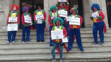 Disfrazados de payasos, los trabajadores municipales fueron al Palacio San Martín