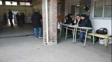 PASO:  Con demoras en algunas escuelas, comenzó la votación