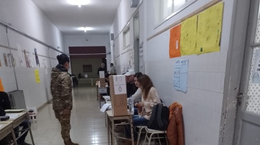 PASO:  Con demoras en algunas escuelas, comenzó la votación