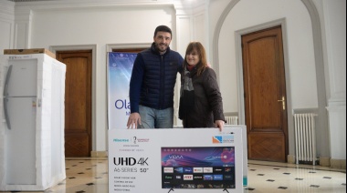 Galli encabezó la entrega de premios del sorteo del Buen Contribuyente