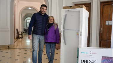 Galli encabezó la entrega de premios del sorteo del Buen Contribuyente