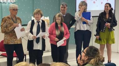 Emotivo cierre del taller "Tejiendo historias cooperativas"
