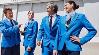Aerolíneas Argentinas presenta sus nuevos uniformes, de la mano de Benito Fernández y Ricky Sarkany