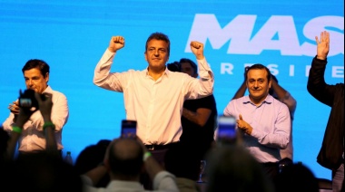 En el final de la campaña, Massa diserta ante empresarios y se encuentra con jóvenes