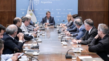 Massa supervisa la transición ordenada de todas las áreas de la gestión económica