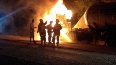 Un camión de Sierras Bayas se incendió en la Ruta 3