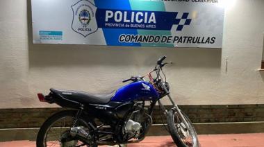 Robaron un comercio, escaparon de la Policía en moto y se cayeron: un hombre fue aprehendido y el otro huyó