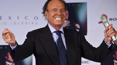 Retienen a Julio Iglesias en el aeropuerto de Punta Cana por el contenido en sus maletas