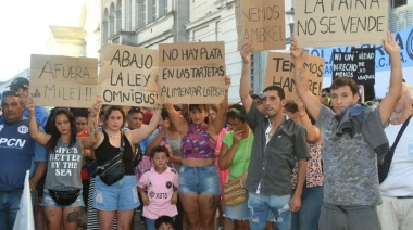 Paro Nacional: Con una masiva convocatoria, los olavarrienses marcharon contra el DNU y la Ley Ómnibus