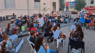 La Orquesta Escuela y la Banda Infanto Juvenil se presentaron en el Paseo Jesús Mendía