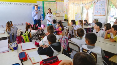 Wesner encabezó el acto de inicio del Ciclo Lectivo 2024 en la Escuela N° 49