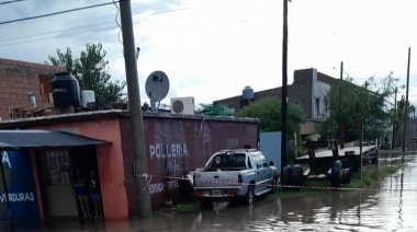 La intensa lluvia dejó calles anegadas y barrios inundados