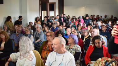 A sala llena presentaron el sitio web Monte Pelloni y el Informe de la Verdad y la Justicia