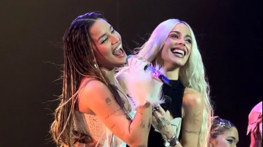 Emilia Mernes y Tini Stoessel en el Movistar Arena