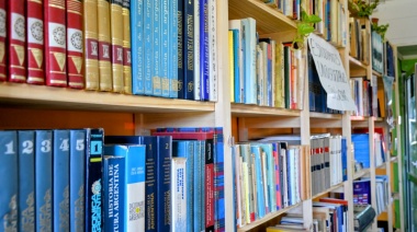 Maximiliano Wesner visitó la Biblioteca Popular “Crucero General Belgrano”