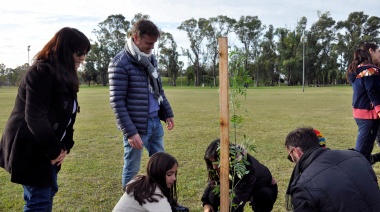 El Municipio realizó la plantación de 50 árboles en el Parque Helios Eseverri