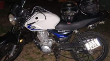 Interceptaron a un hombre que circulaba en contramano, agredió a los oficiales y fue aprehendido