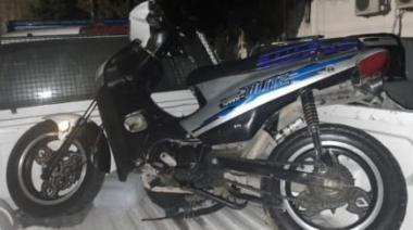 Un hombre fue aprehendido por robar una moto