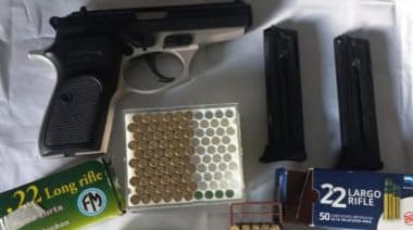 Allanamiento en una vivienda de Sierras Bayas por violencia familiar: encontraron un arma de fuego y cartuchos