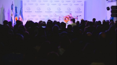 A sala llena el músico Juan Falú brindó un concierto en el salón Rivadavia