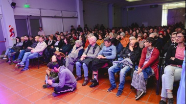 A sala llena el músico Juan Falú brindó un concierto en el salón Rivadavia