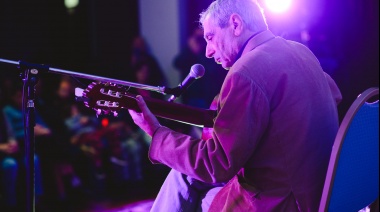 A sala llena el músico Juan Falú brindó un concierto en el salón Rivadavia