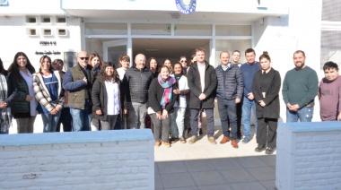 El intendente Wesner visitó la Escuela N° 58 y encabezó la entrega de mobiliario educativo