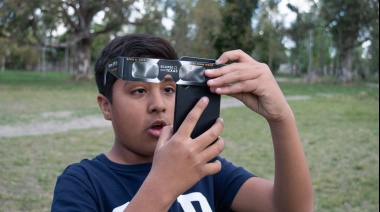 Un centenar de personas disfrutó del eclipse en el Bioparque La Máxima