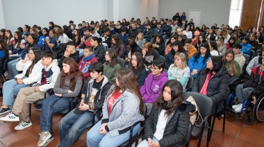 Ante un Salón Rivadavia colmado de estudiantes secundarios cerró la Semana de la Conciencia Ambiental