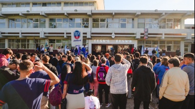 Wesner encabezó la reinauguración del edificio de las escuelas secundarias N° 6 y N° 8