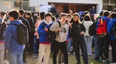 Wesner encabezó la reinauguración del edificio de las escuelas secundarias N° 6 y N° 8