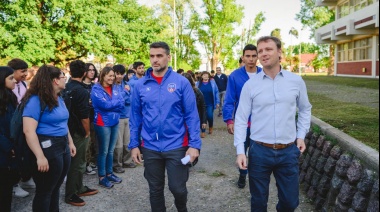 Wesner encabezó la reinauguración del edificio de las escuelas secundarias N° 6 y N° 8