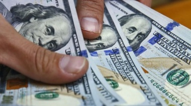 El dólar se acercó a los $ 45 pesos y el Riesgo País llegó a 930 puntos