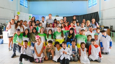 El intendente Wesner recorrió la obra de recambio de techos en la Escuela Nº 55 de barrio AOMA