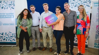 Wesner y funcionarios provinciales entregaron 37 netbooks de Conectar Igualdad Bonaerense