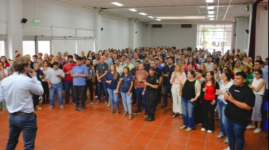 El Intendente Wesner brindó con trabajadores municipales y concejales en un Salón Rivadavia colmado