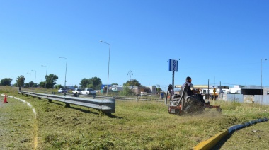 El Municipio realiza el corte de pasto en rotondas de Ruta Nacional Nº 226