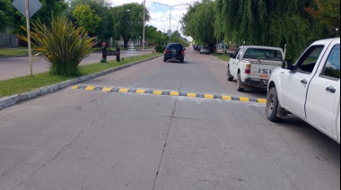 Recambio y colocación de reductores de velocidad en distintas partes del Partido