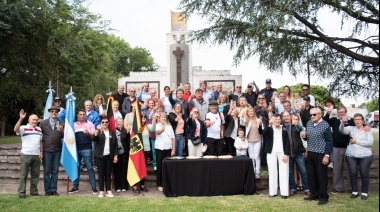 Maximiliano Wesner encabezó el Acto Protocolar por el aniversario de Colonia Hinojo