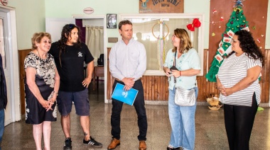 El intendente Wesner hizo entrega a la Escuela Mariano Moreno del reconocimiento ante la DIEGEP
