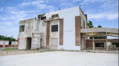 El intendente Wesner recorrió la construcción del Centro Recreativo y Deportivo en el ex Matadero Municipal