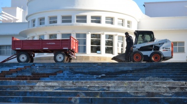 El Municipio de Olavarría continúa con los trabajos de limpieza y reacondicionamiento en el sector costero