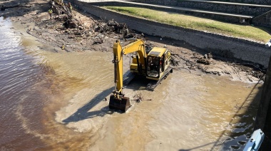 Siguen los trabajos de limpieza y mantenimiento en torno al Arroyo Tapalqué