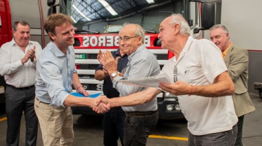 Wesner entregó un subsidio a la Asociación de Bomberos Voluntarios de Olavarría